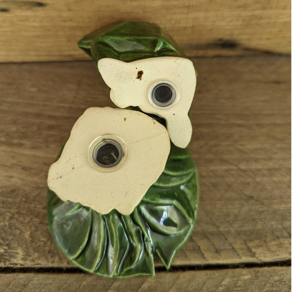 Vintage Frog on Lilypad Salt and Pepper Shaker Set - Picture 7 of 10